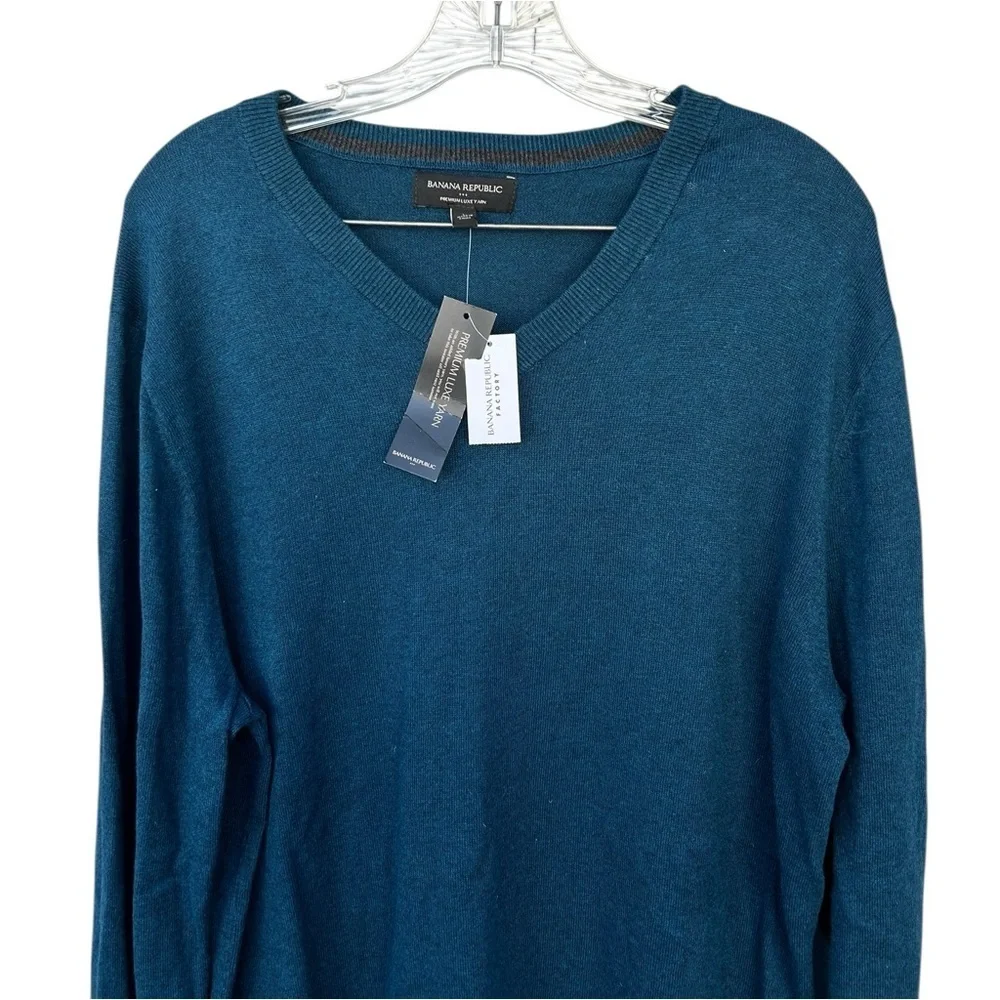 NWT Banana Republic Premium Lux x Yarn V-Neck Sweater - Size Large - Turquoise